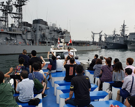 呉湾艦船めぐりクルーズ