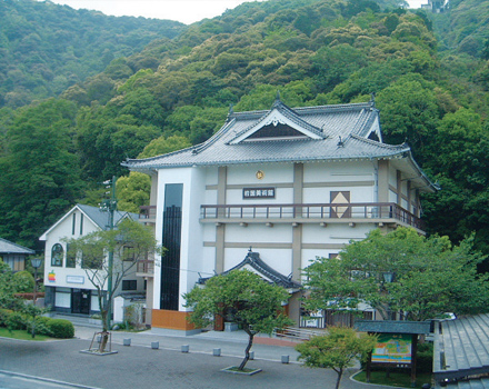 柏原美術館（旧岩国美術館）