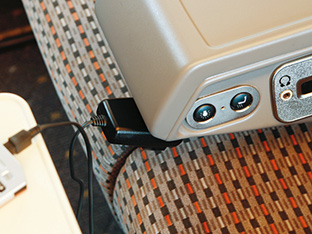 グリーン車 モバイルコンセント写真