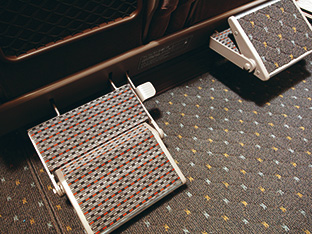 グリーン車 フットレスト写真