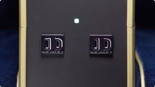 座席に設置されたモバイルコンセント